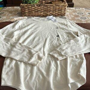 Men’s long sleeve cream waffle Hollister shirt size M.